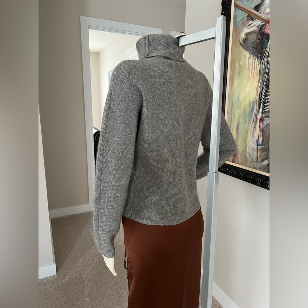 Babaton Gray Cashmere Turtleneck Sweater – XXS - Picture 4 of 9